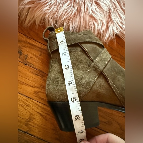 NEW Banana Republic Olive Green Stella Suede Ankle Boot - Size 8. - Picture 7 of 7